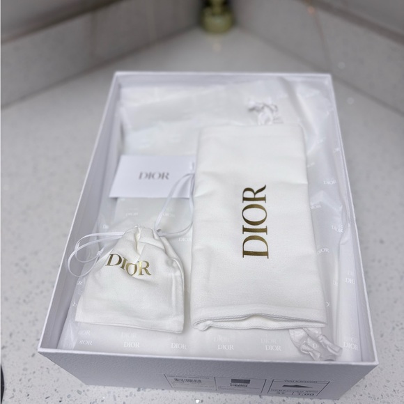 Walk'n'Dior Sneaker
Black Dior Oblique Embroidered Mesh - Picture 8 of 9